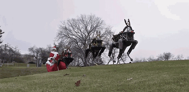 רובוט כלב סוחב את מזחלת סנטה
