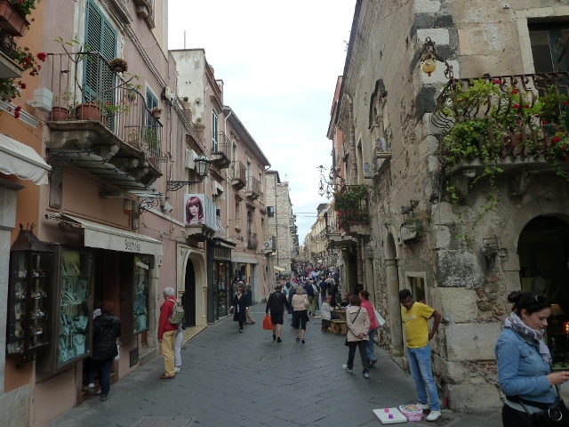 רחוב בטאורמינה