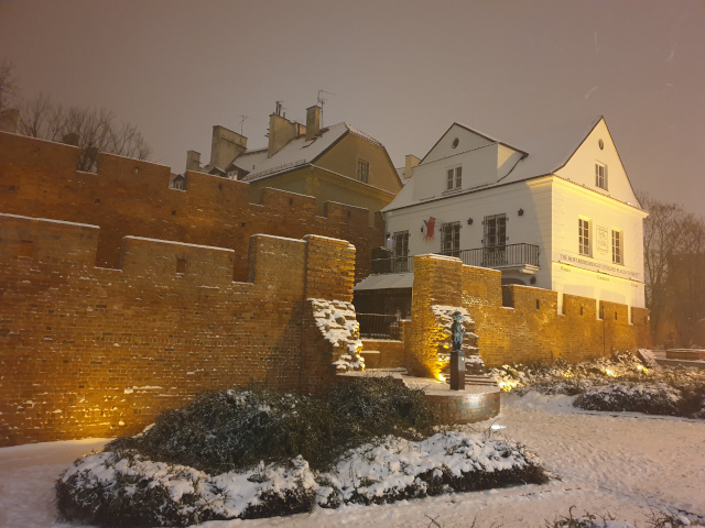בית בעיר העתיקה בוורשה בחורף