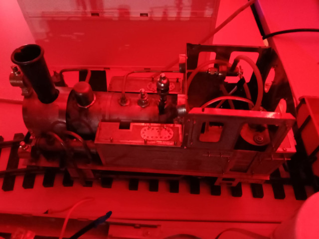רכבת צעצוע עם מנוע קיטור
