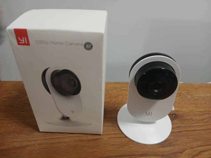 מצלמת אבטחה זולה והקופסא שלה