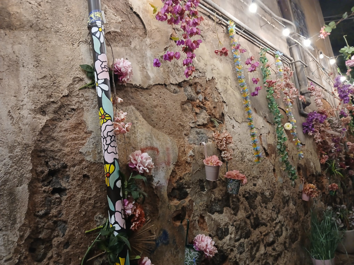 עמוד ניקוז מעוטר