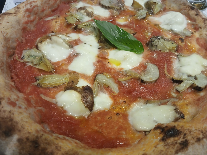 פיצה עם ארטישוק